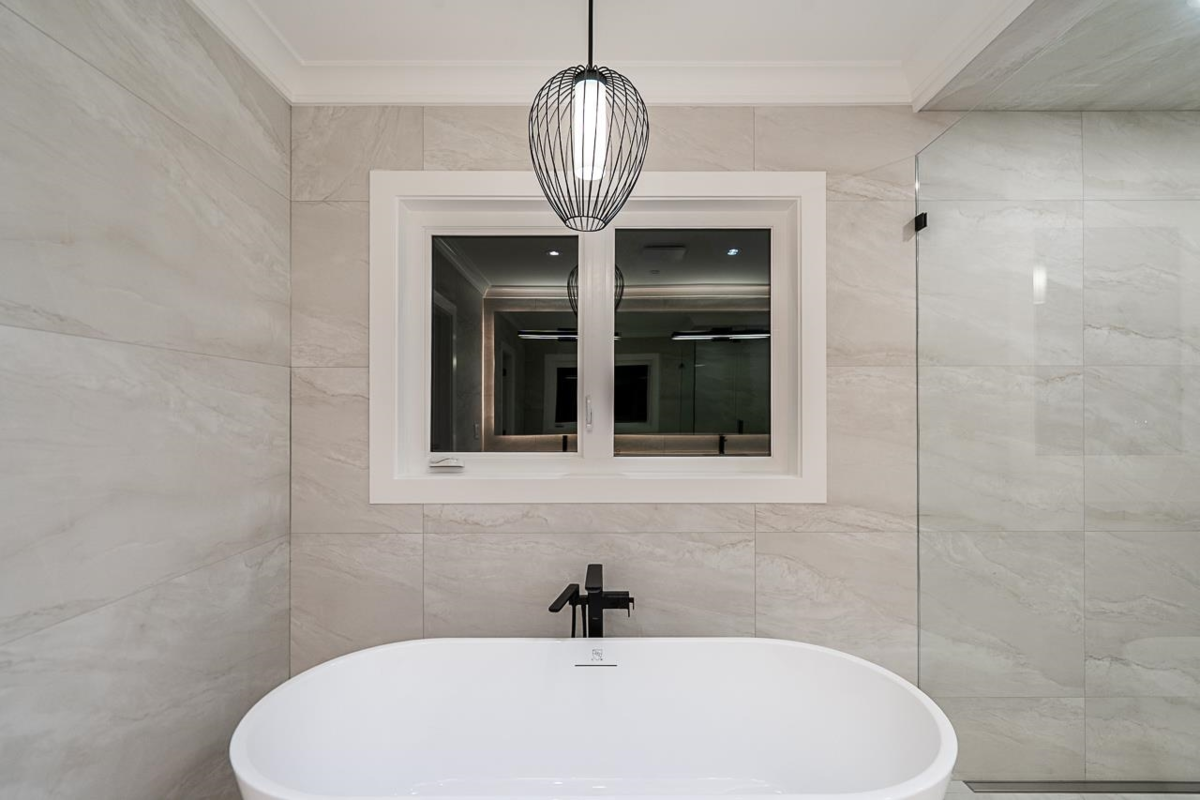 Powder Room Photo of 1232 Parker Street, White Rock, BC