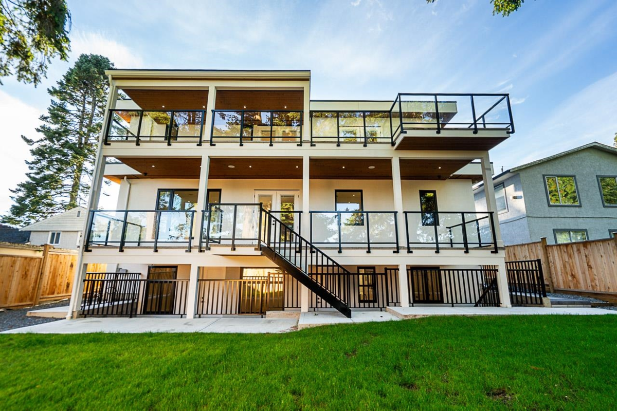 Swimming Pool Photo of 1232 Parker Street, White Rock, BC