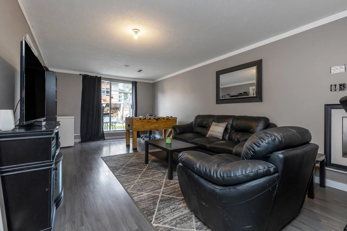 Entry Foyer Photo of 3419 Juniper Crescent, Abbotsford, BC