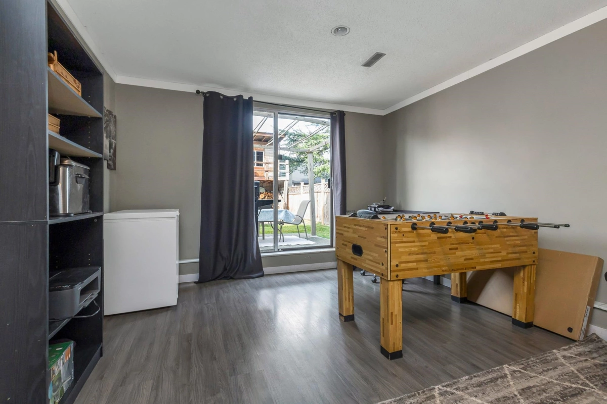 Garage Interior Photo of 3419 Juniper Crescent, Abbotsford, BC