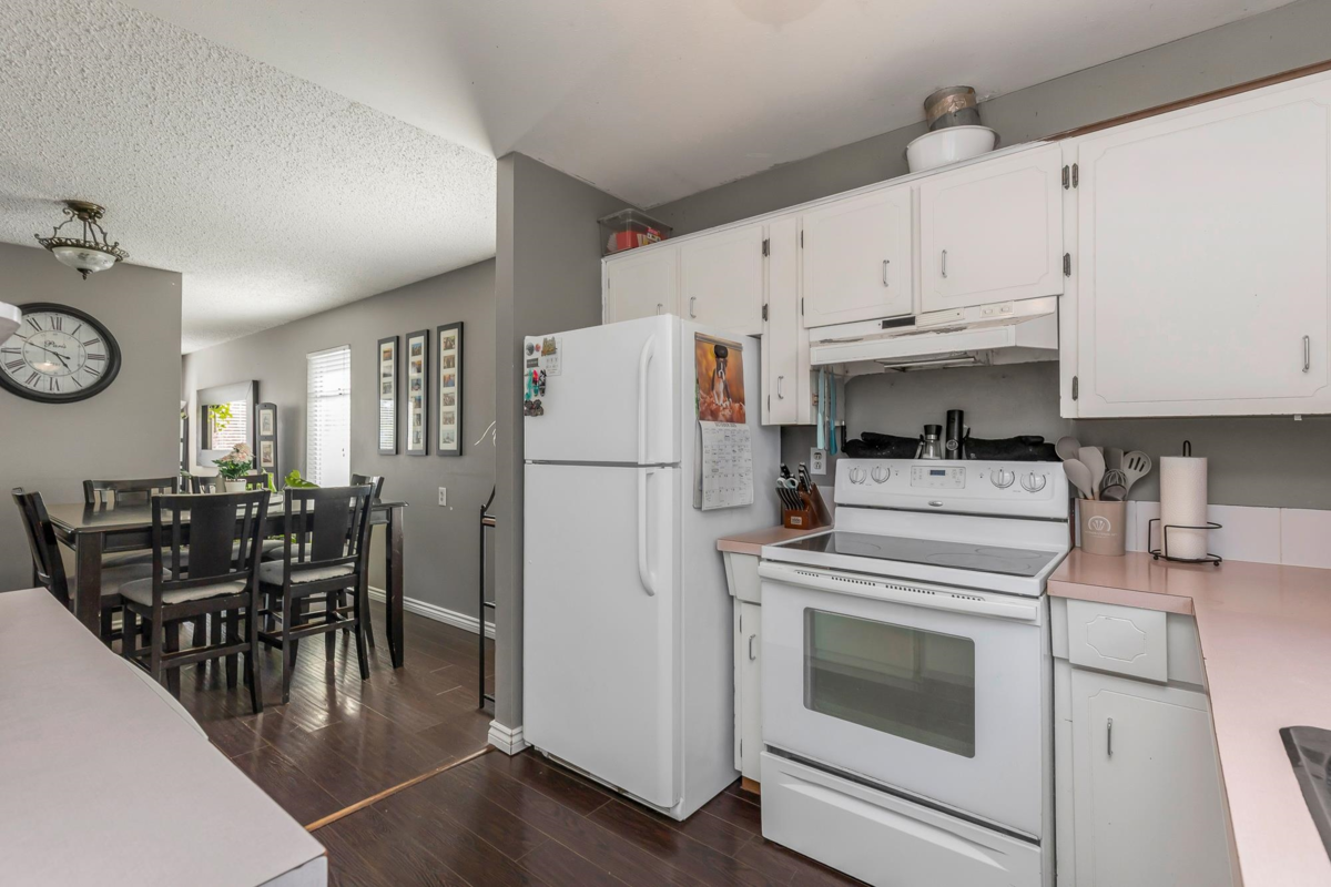 Guest Bathroom Photo of 3419 Juniper Crescent, Abbotsford, BC