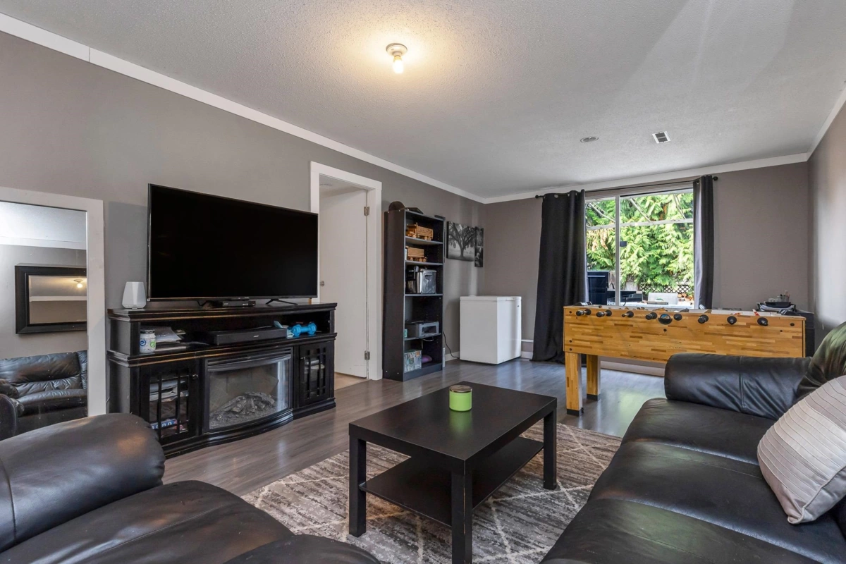 Hallway Photo of 3419 Juniper Crescent, Abbotsford, BC