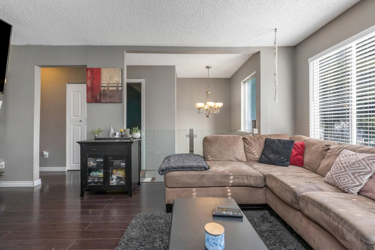 Kitchen Photo of 3419 Juniper Crescent, Abbotsford, BC