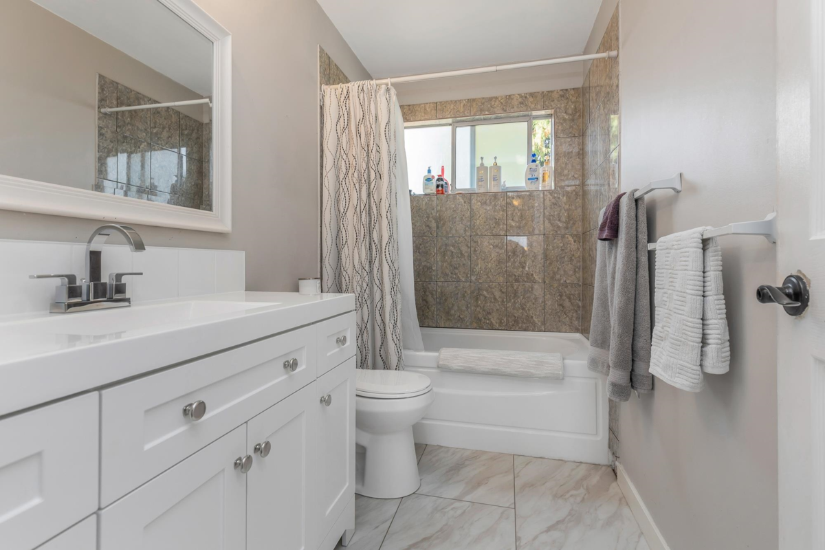 Laundry Room Photo of 3419 Juniper Crescent, Abbotsford, BC