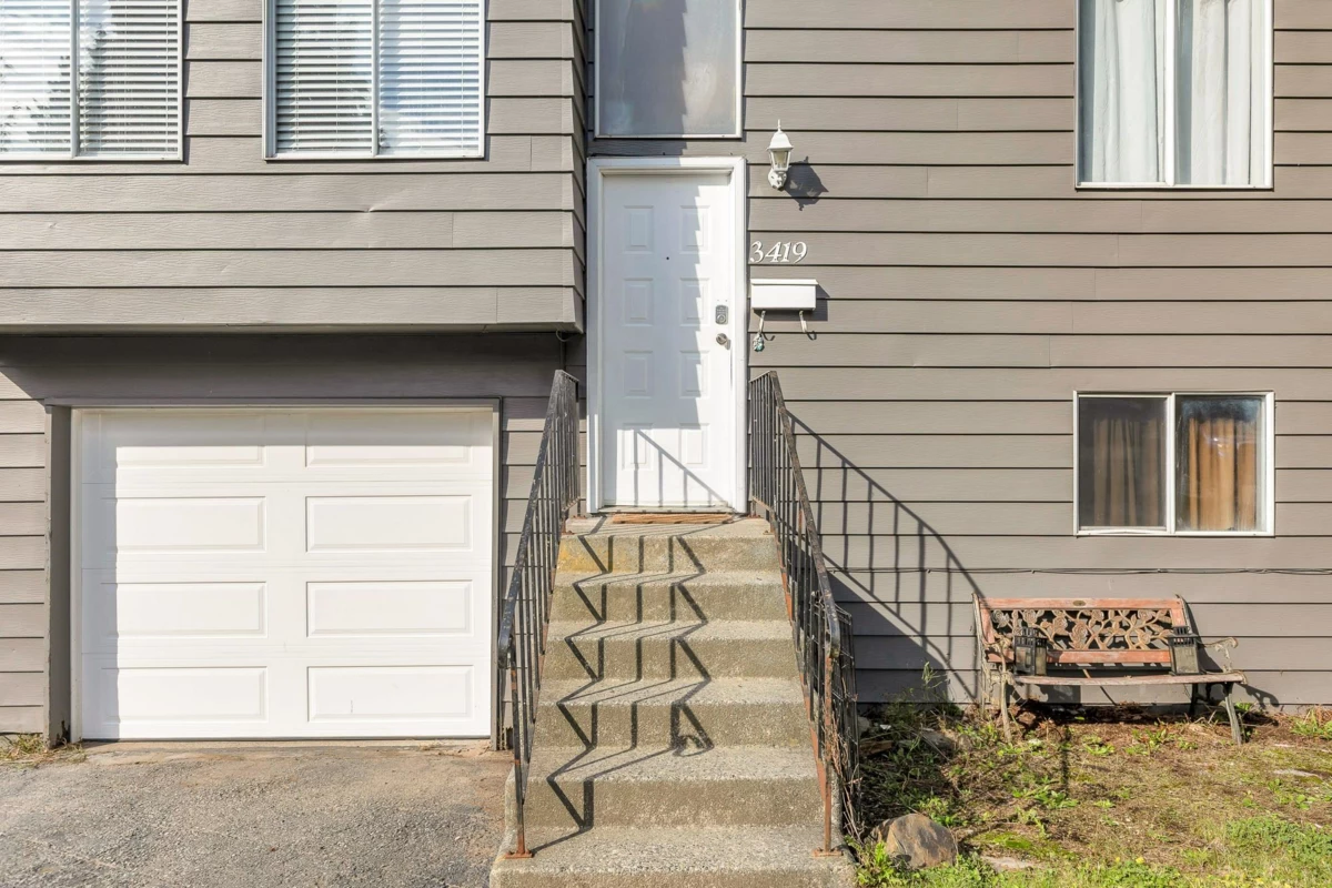 Living Room Photo of 3419 Juniper Crescent, Abbotsford, BC