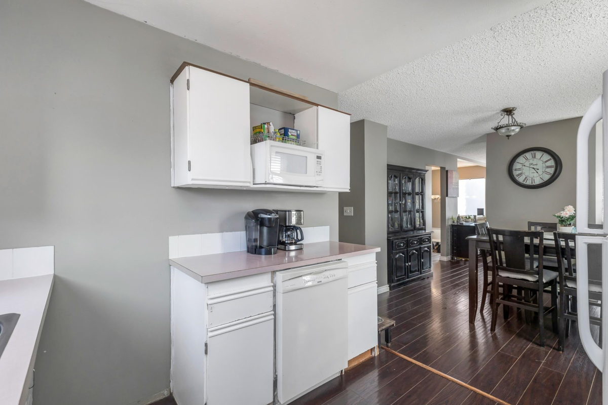 Powder Room Photo of 3419 Juniper Crescent, Abbotsford, BC