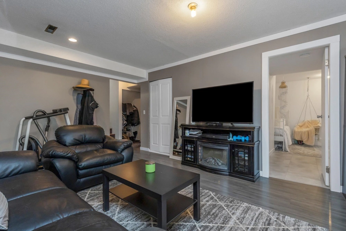 Staircase Photo of 3419 Juniper Crescent, Abbotsford, BC
