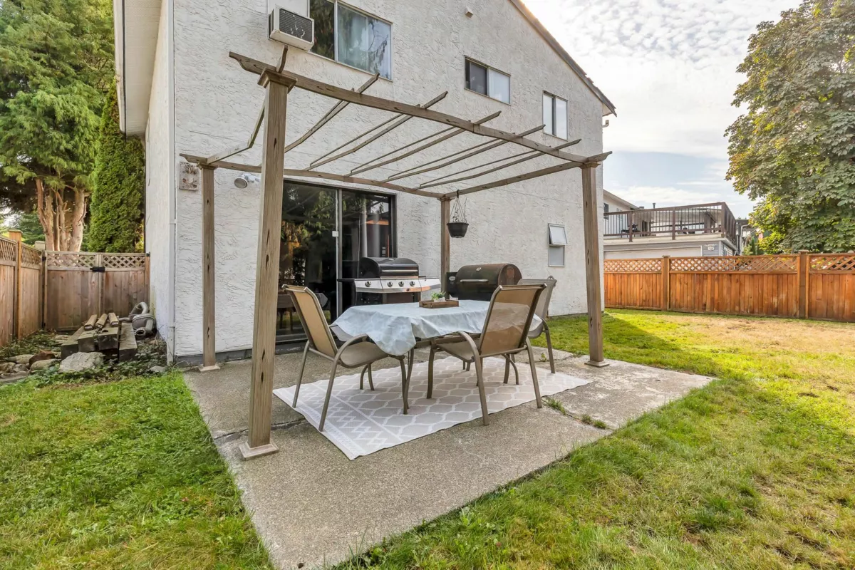 Swimming Pool Photo of 3419 Juniper Crescent, Abbotsford, BC