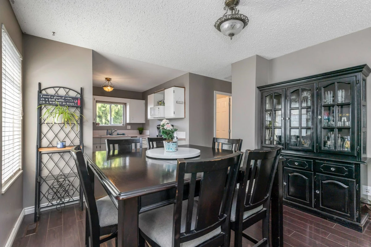 Walk-In Closet Photo of 3419 Juniper Crescent, Abbotsford, BC