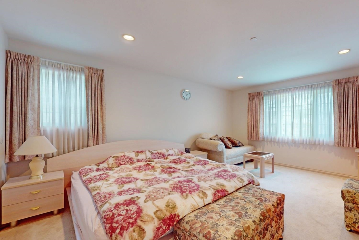 Guest Bathroom Photo of 1926 W 62nd Avenue, Vancouver, BC