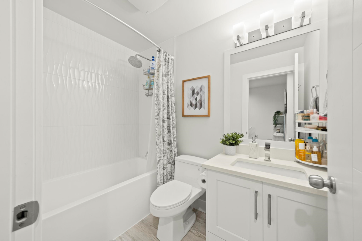 Dining Area Photo of 14 19239 70 Avenue, Surrey, BC