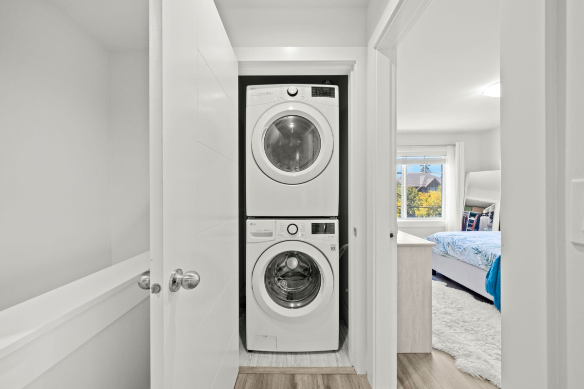 Kitchen Island Photo of 14 19239 70 Avenue, Surrey, BC