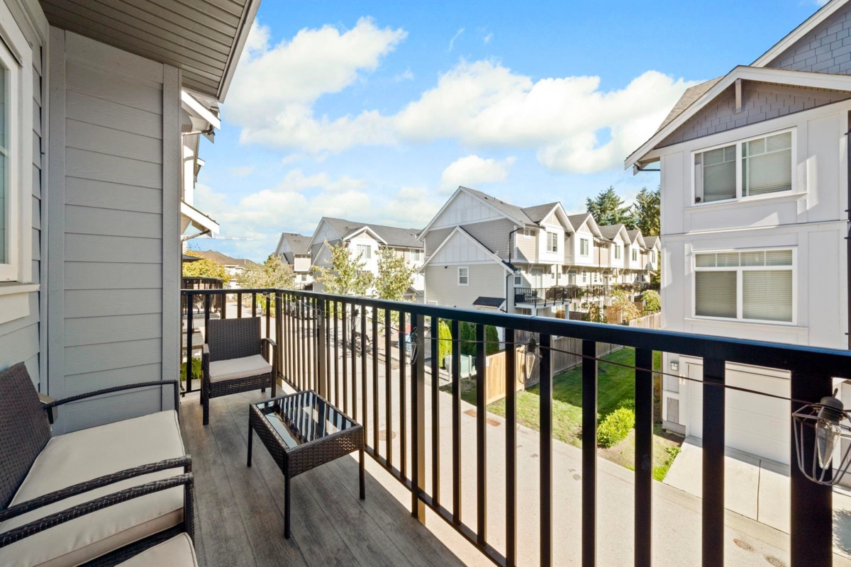 Staircase Photo of 14 19239 70 Avenue, Surrey, BC