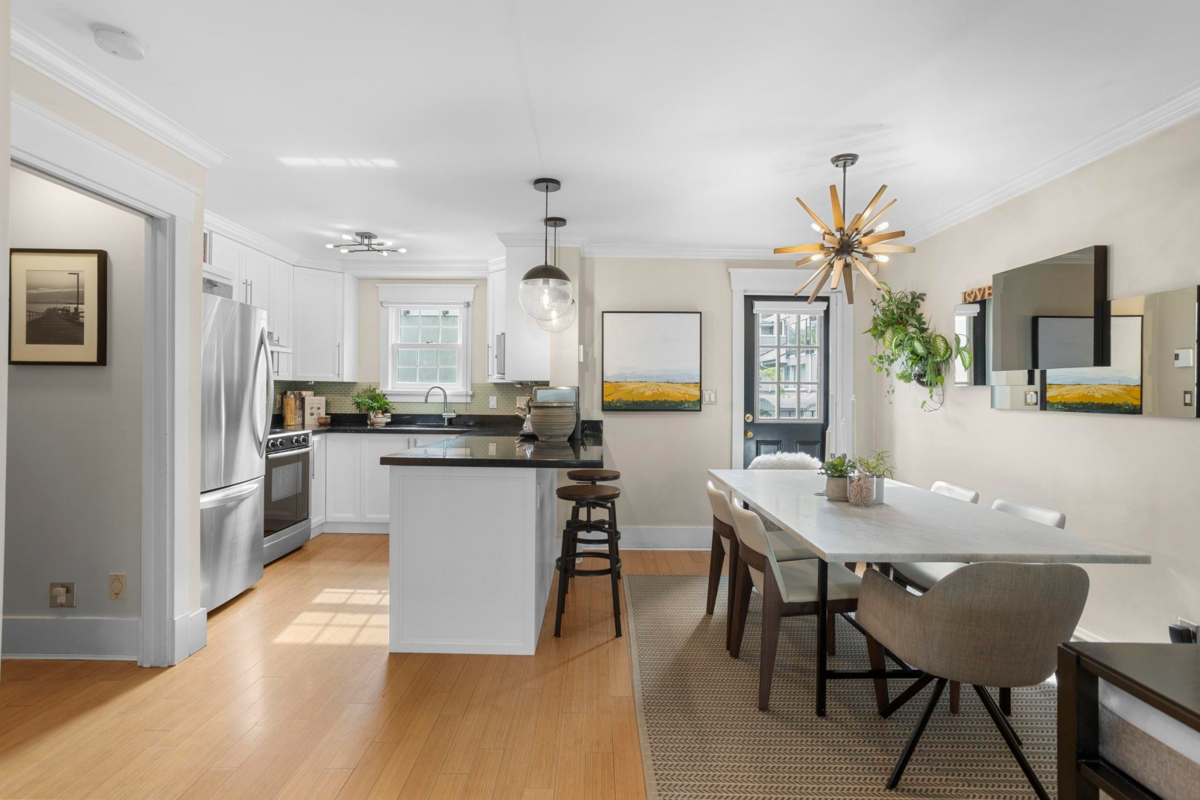Dining Area Photo of 1365 W 7th Avenue, Vancouver, BC