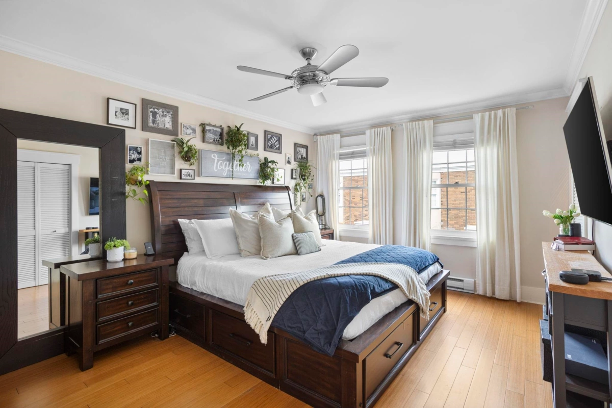 Kitchen Island Photo of 1365 W 7th Avenue, Vancouver, BC