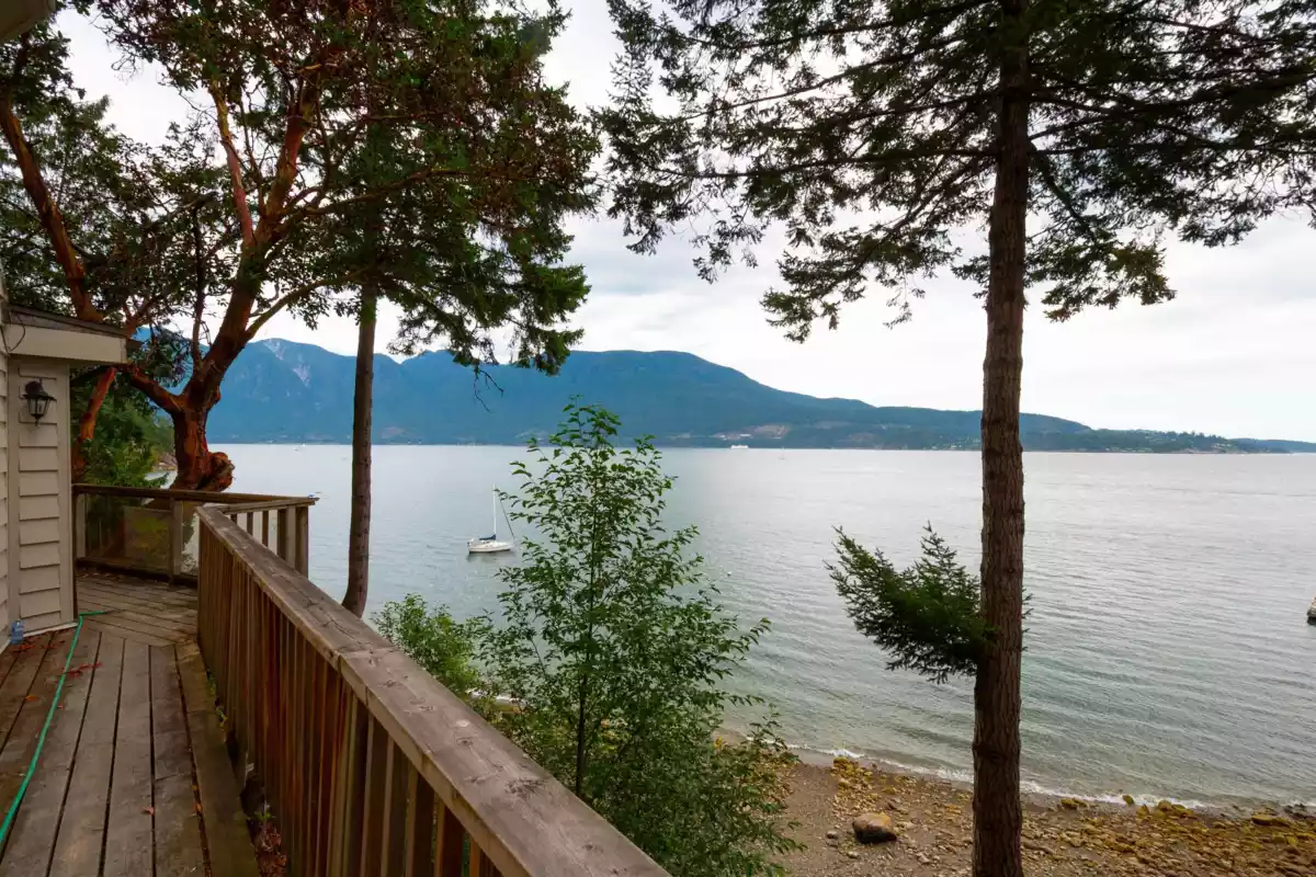 Entry Foyer Photo of 1433 Eagle Cliff Road, Bowen Island, BC