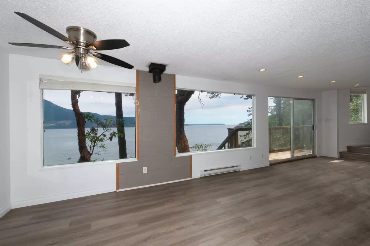 Garage Interior Photo of 1433 Eagle Cliff Road, Bowen Island, BC