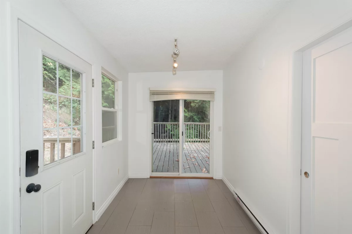 Guest Bathroom Photo of 1433 Eagle Cliff Road, Bowen Island, BC