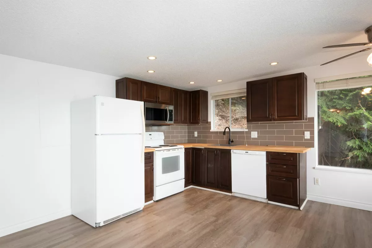 Outdoor Deck Photo of 1433 Eagle Cliff Road, Bowen Island, BC