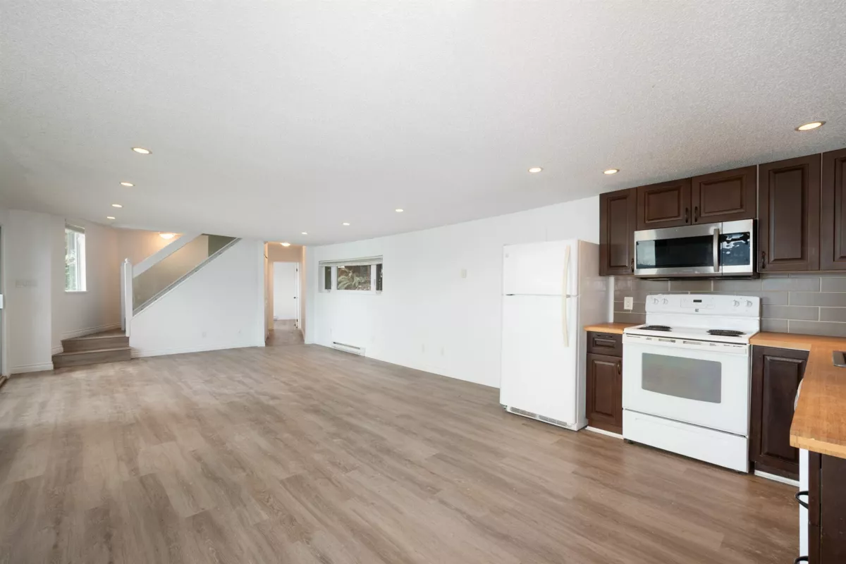 Outdoor Patio Photo of 1433 Eagle Cliff Road, Bowen Island, BC