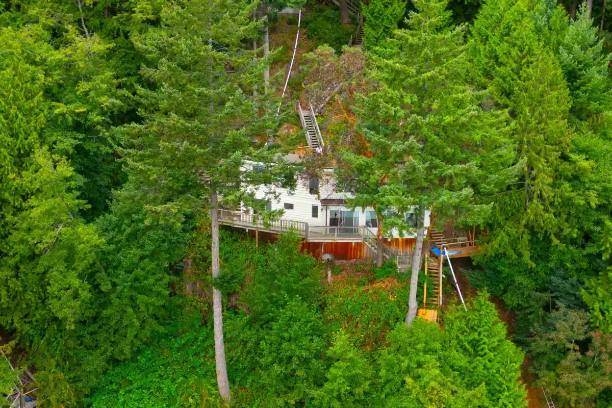 Primary Bedroom Photo of 1433 Eagle Cliff Road, Bowen Island, BC