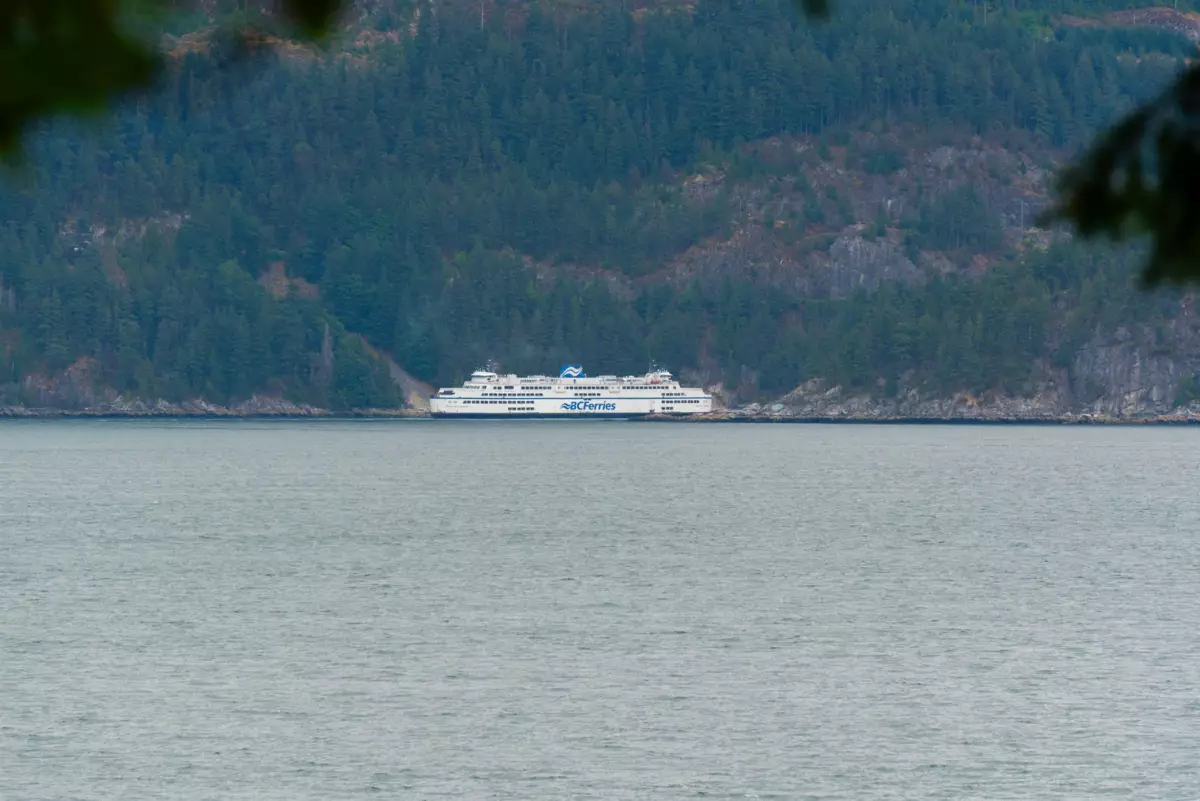 Walk-In Closet Photo of 1433 Eagle Cliff Road, Bowen Island, BC