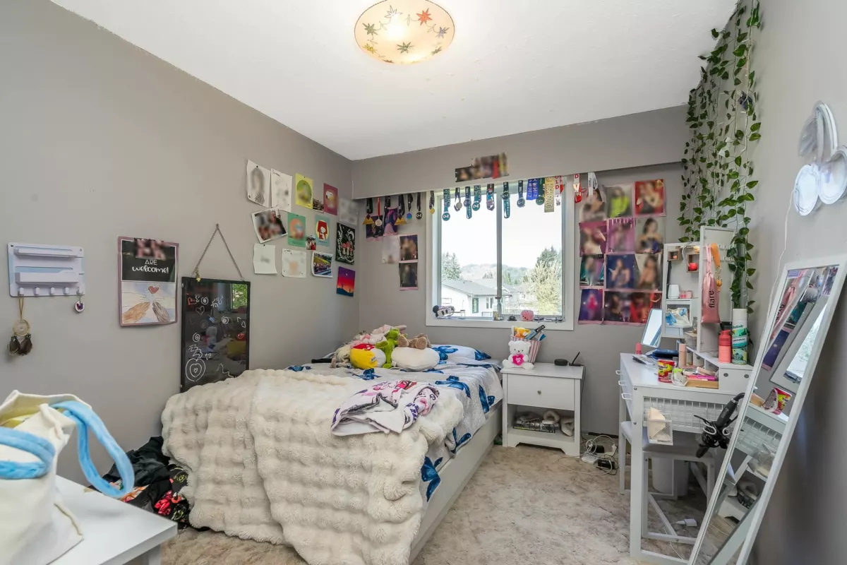 Guest Bathroom Photo of 32025 Trembath Avenue, Mission, BC