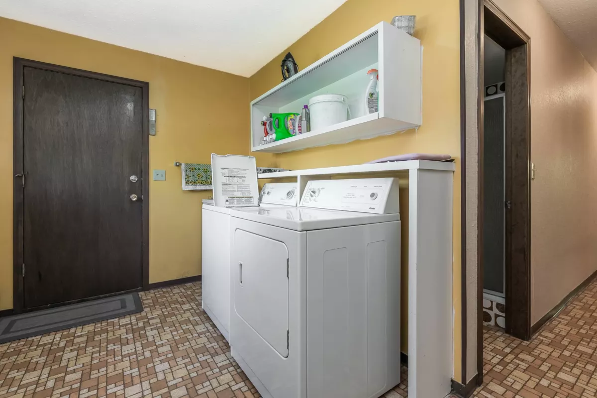 Laundry Room Photo of 32025 Trembath Avenue, Mission, BC