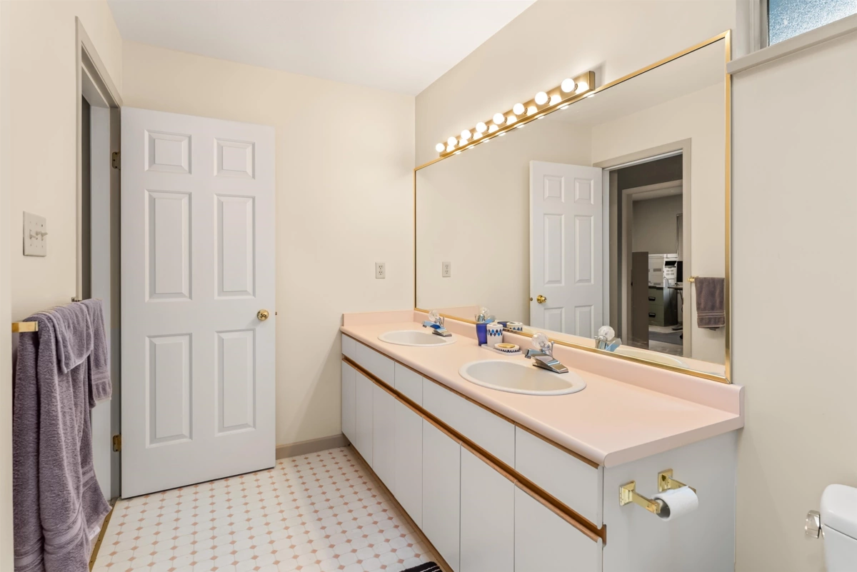 Mudroom Photo of 4 7531 No. 1 Road, Richmond, BC