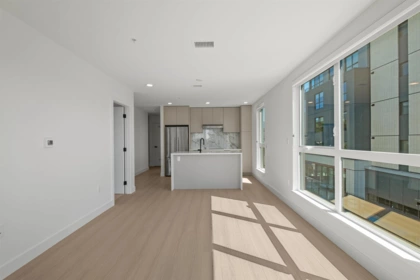 411 422 E 3rd Street, North Vancouver, BC, North Vancouver — Apartment/Condo for sale