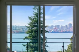 411 422 E 3rd Street, North Vancouver, BC