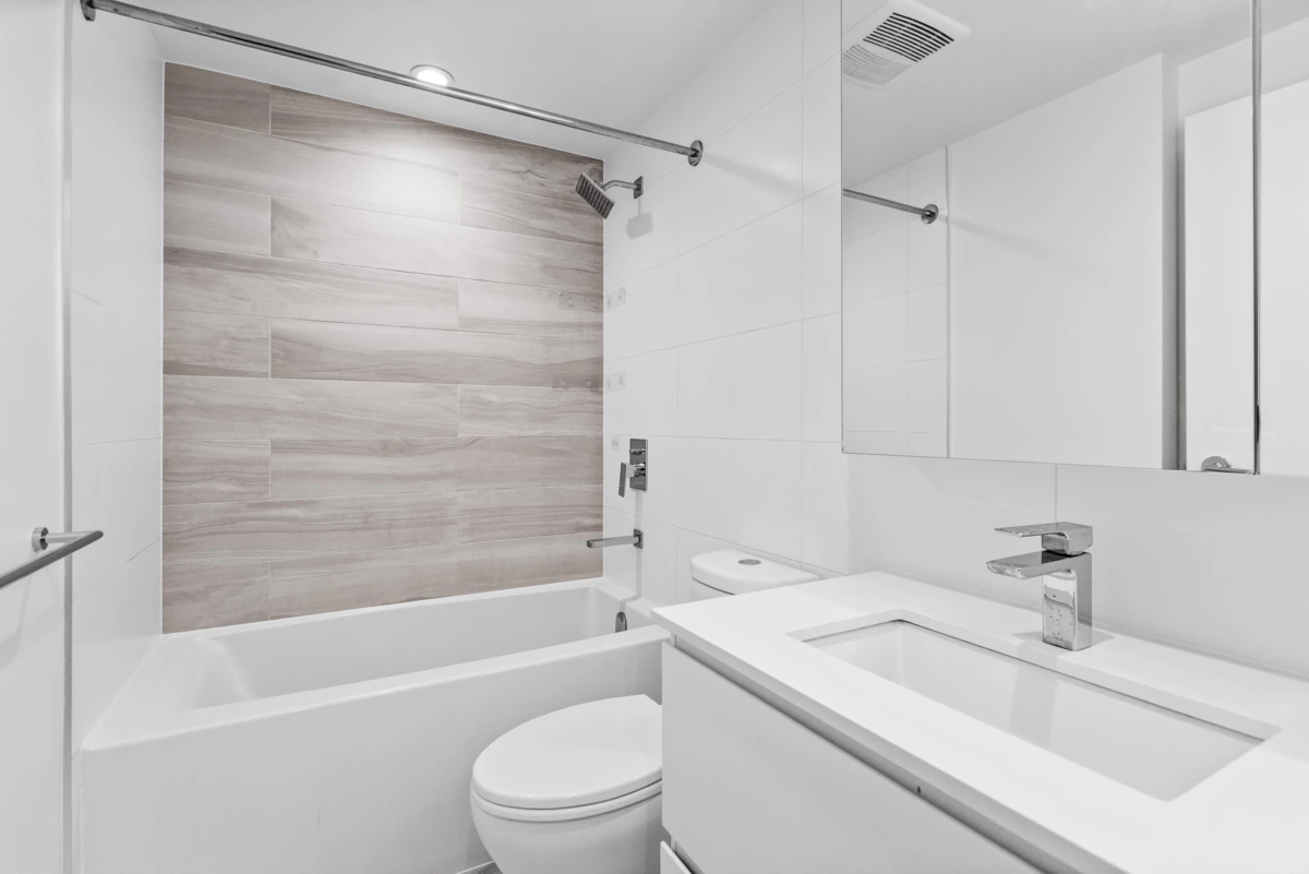 Primary Bathroom Photo of 2406 13655 Fraser Highway, Surrey, BC