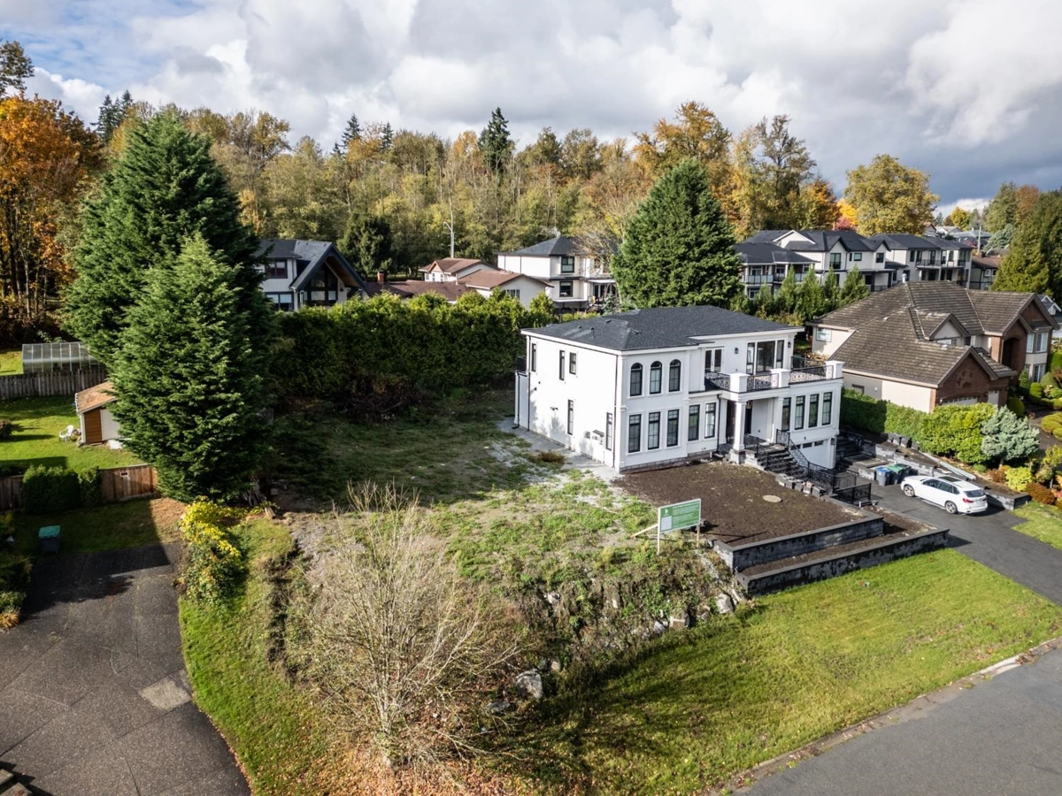 Family Room Photo of LT.2 9269 163 Street, Surrey, BC