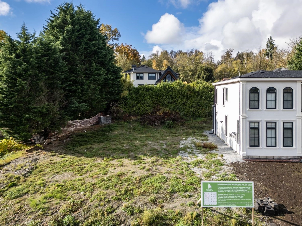 Living Room Photo of LT.2 9269 163 Street, Surrey, BC
