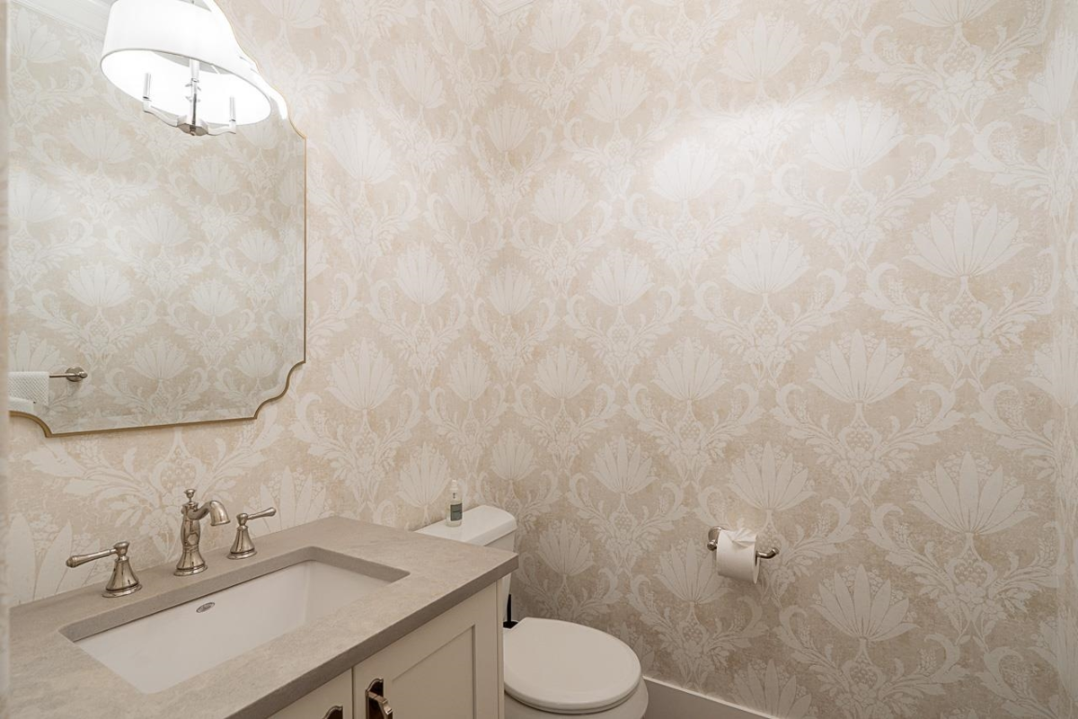 Basement Recreation Room Photo of 15585 37 Avenue, Surrey, BC