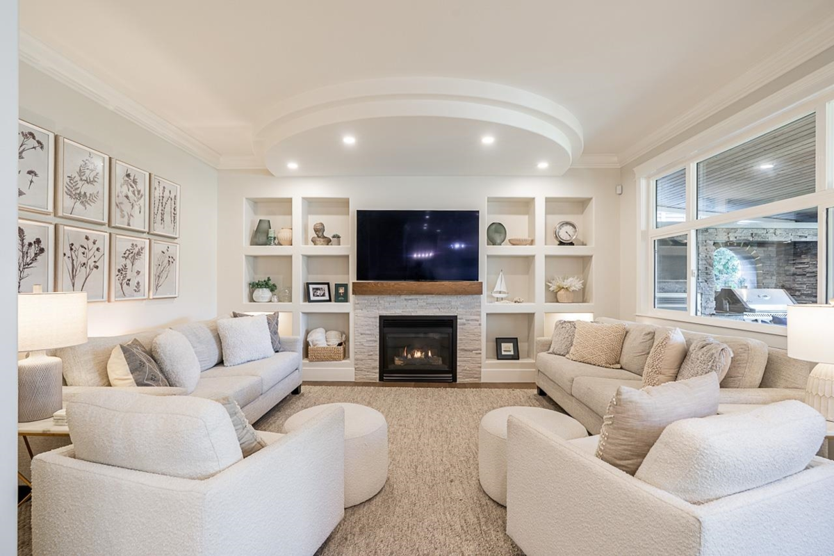 Guest Bathroom Photo of 15585 37 Avenue, Surrey, BC