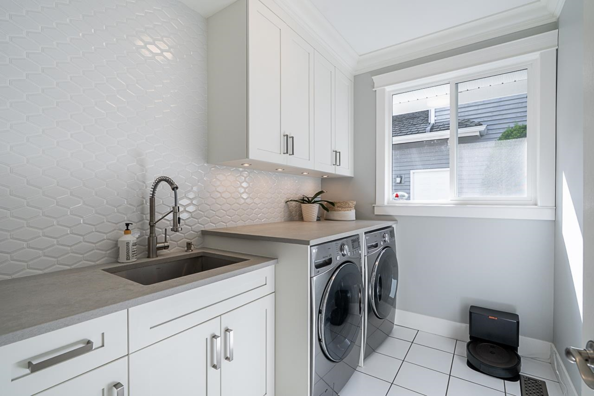 Laundry Room Photo of 15585 37 Avenue, Surrey, BC