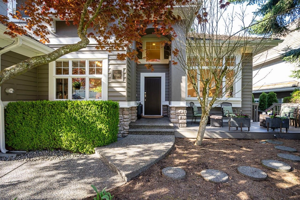 Living Room Photo of 15585 37 Avenue, Surrey, BC