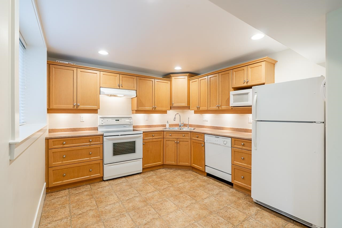 Outdoor Kitchen Photo of 15585 37 Avenue, Surrey, BC