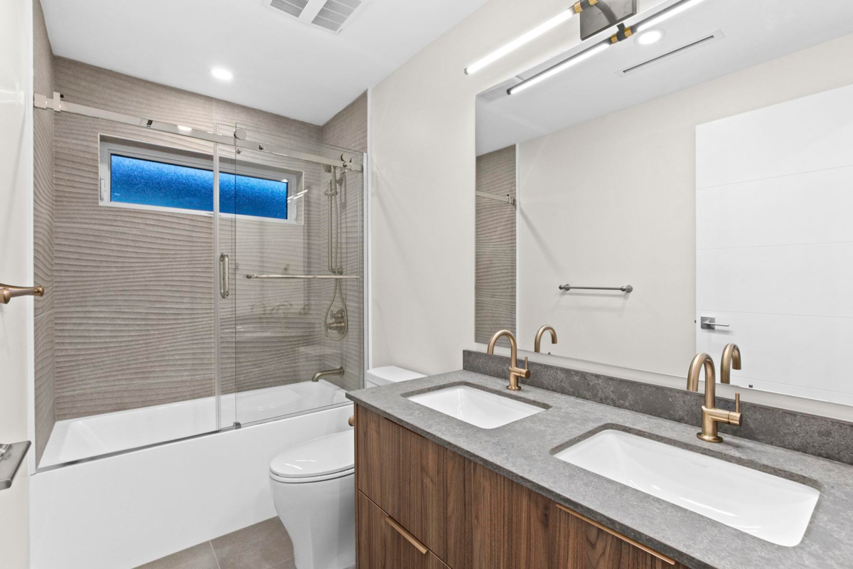 Backyard Photo of 3071 Fromme Road, North Vancouver, BC