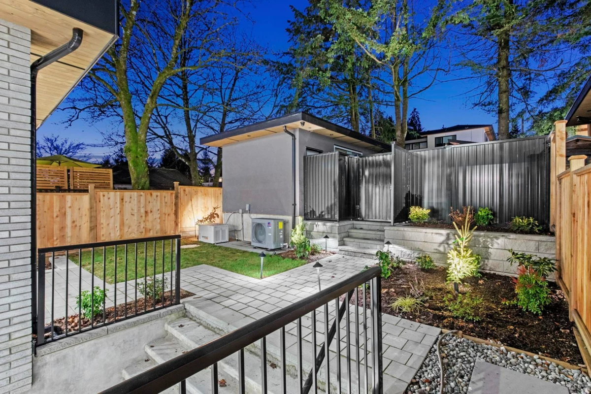 Dining Area Photo of 3071 Fromme Road, North Vancouver, BC