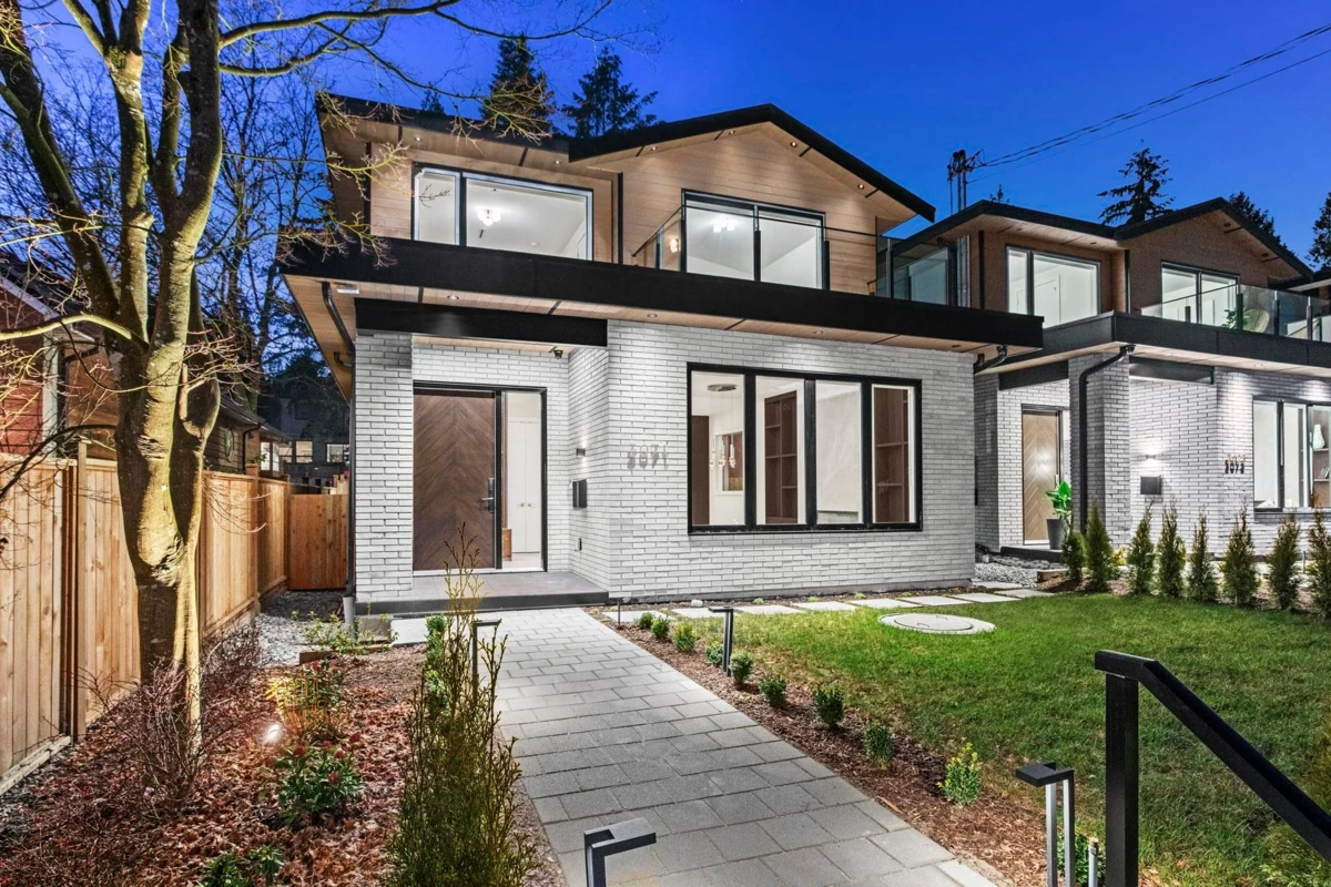 Exterior Front Photo of 3071 Fromme Road, North Vancouver, BC