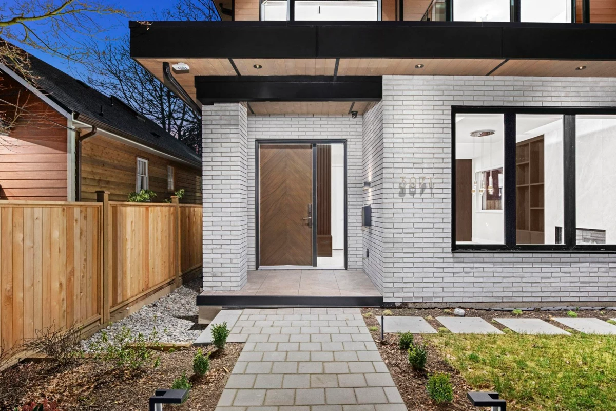 Living Room Photo of 3071 Fromme Road, North Vancouver, BC