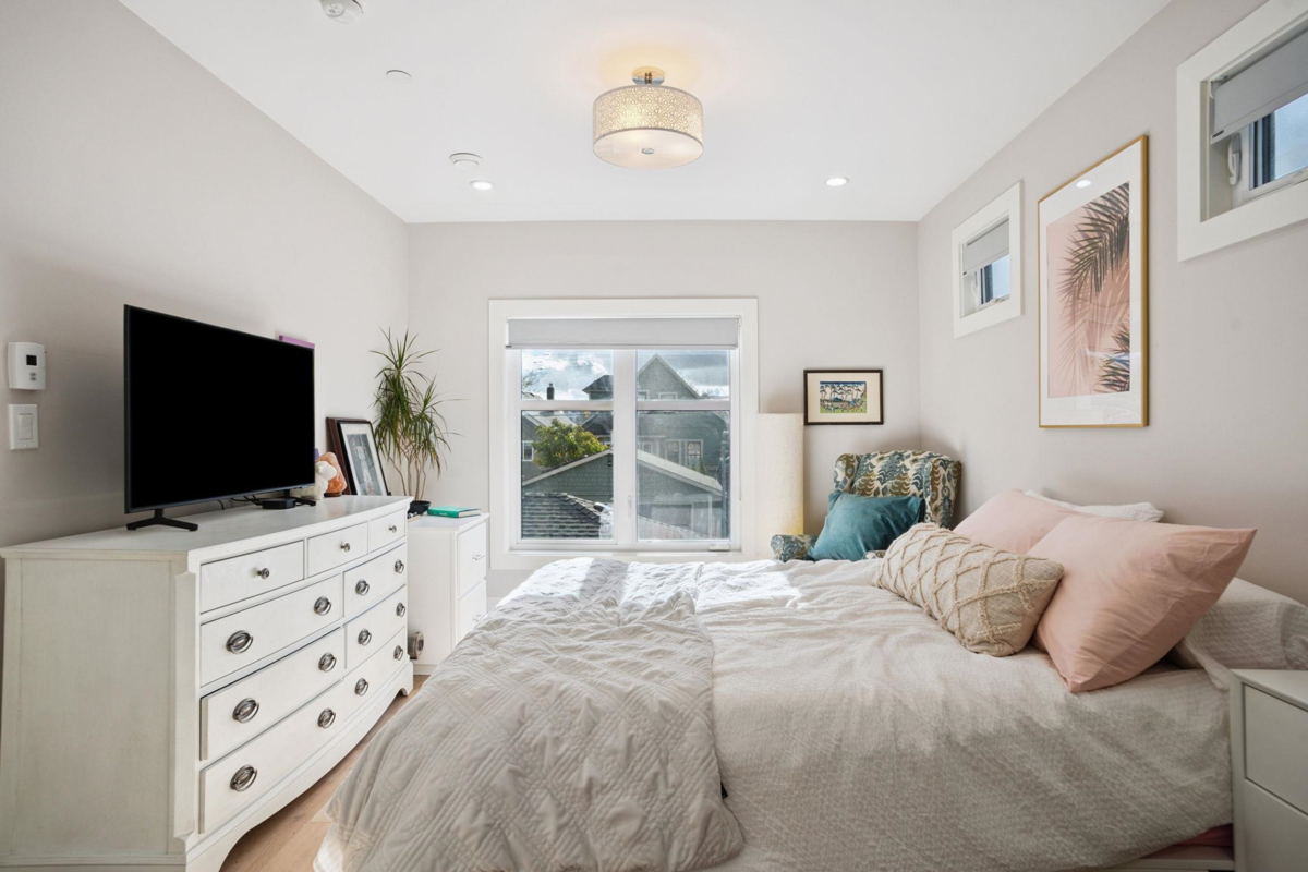 Guest Bathroom Photo of 764 E 14th Avenue, Vancouver, BC