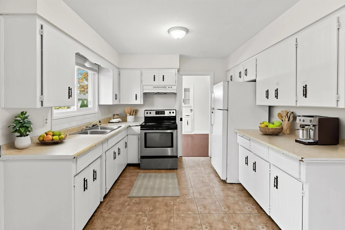 Kitchen Photo of 3782 Lindsay Street, Abbotsford, BC