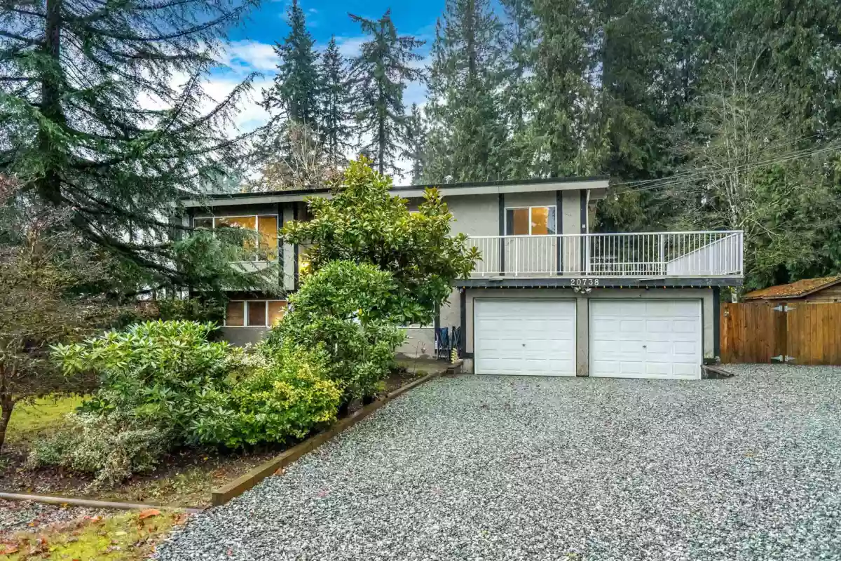 Living Room Photo of 20738 38a Avenue, Langley, BC