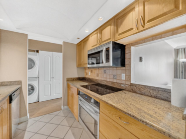 1106 6595 Willingdon Avenue, Burnaby, BC, Burnaby — Apartment/Condo for sale