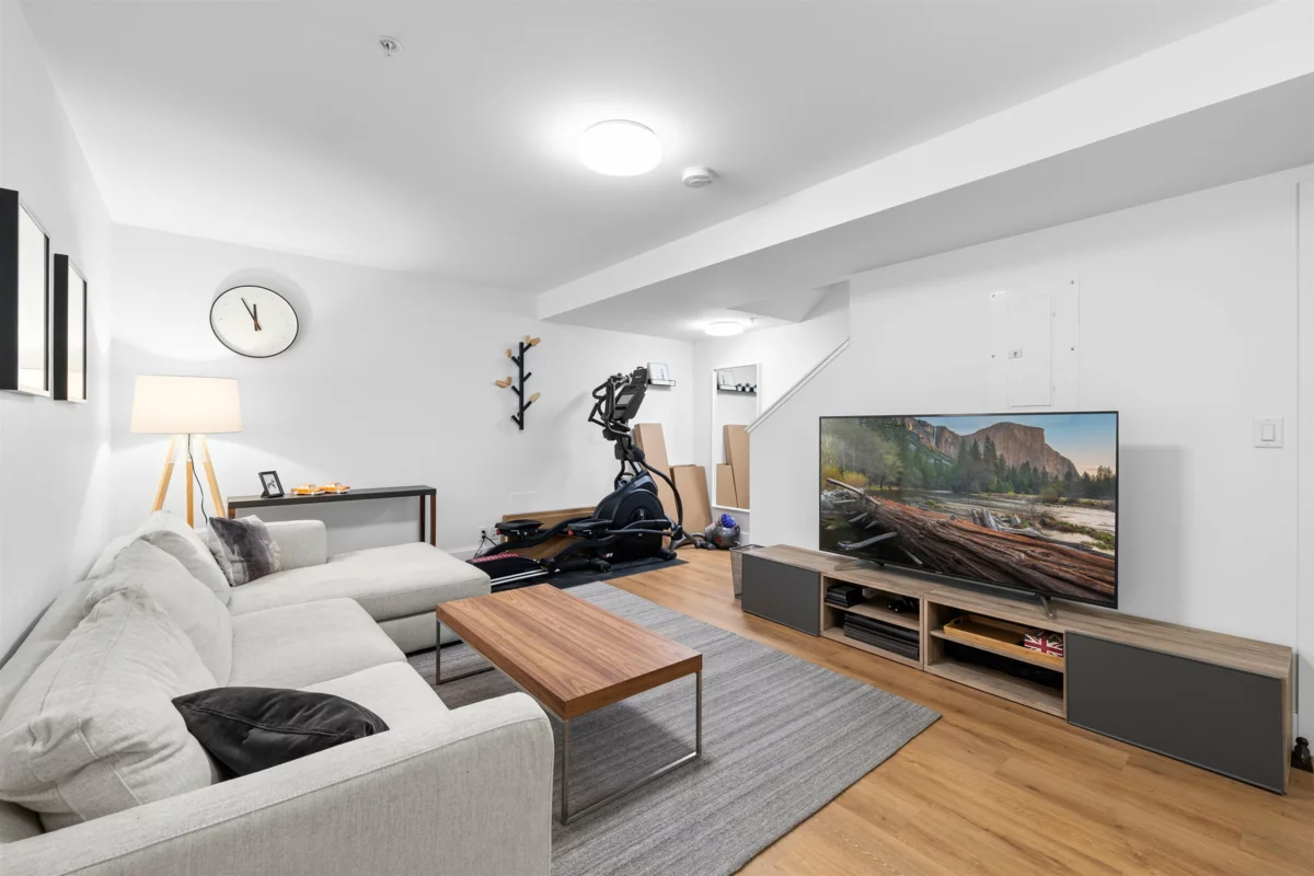 Entry Foyer Photo of 6 1133 Ridgewood Drive, North Vancouver, BC