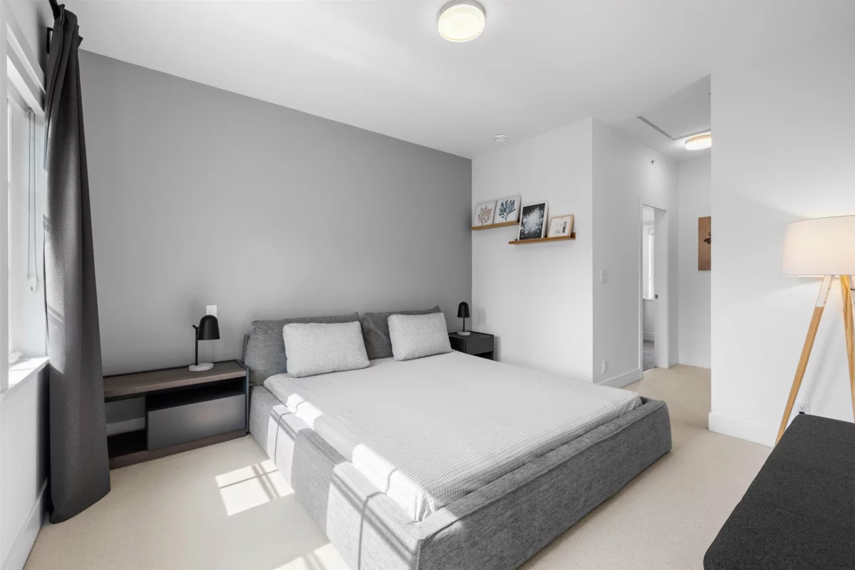 Guest Bathroom Photo of 6 1133 Ridgewood Drive, North Vancouver, BC