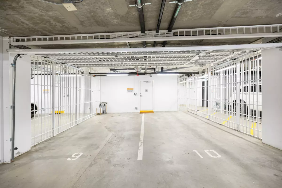 Hallway Photo of 6 1133 Ridgewood Drive, North Vancouver, BC